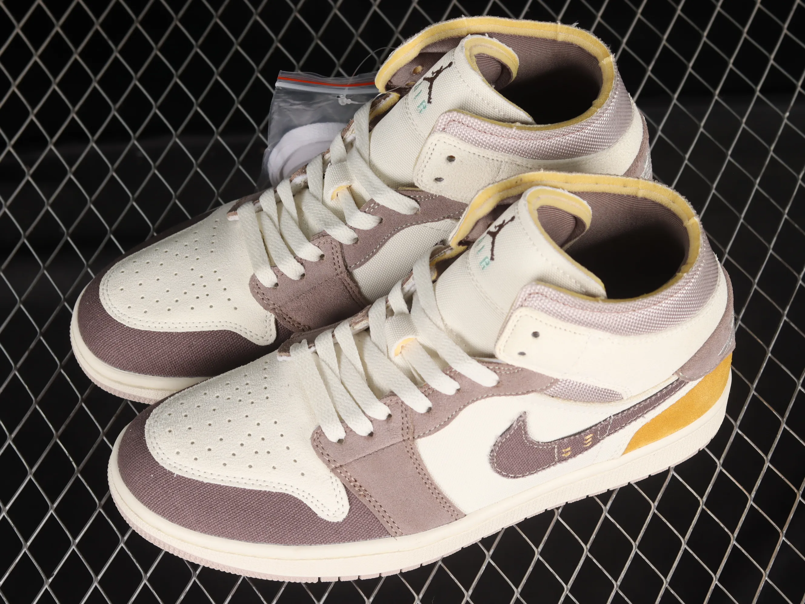 All categories Air Jordan Jordan series basketball shoes Air Jordan 1 Mid Air Jordan 1 Mid "Craft Sail" AJ1 Joe 1 brown gray China basketball shoes DM9652-102